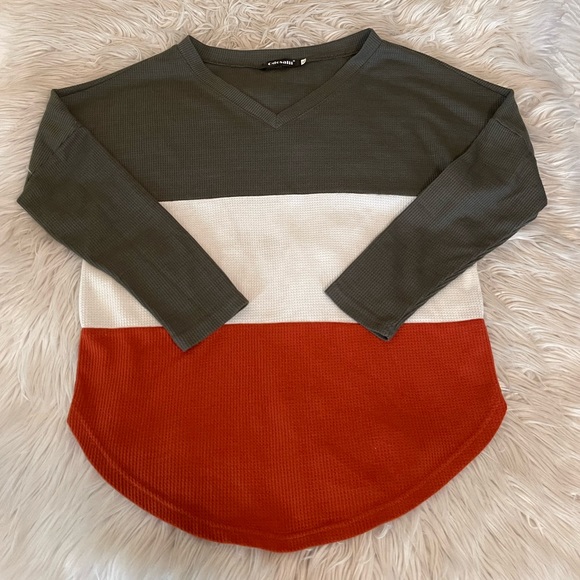 Colorblock Top | Boutique Brand - Picture 2 of 11